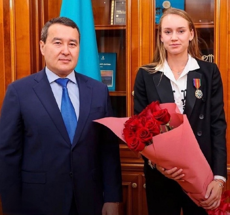 出了一个明 出了一个明